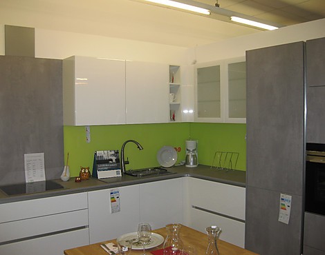 moderne Grifflose L- Küche - Faro GL-weiß Hochglanz lackiert