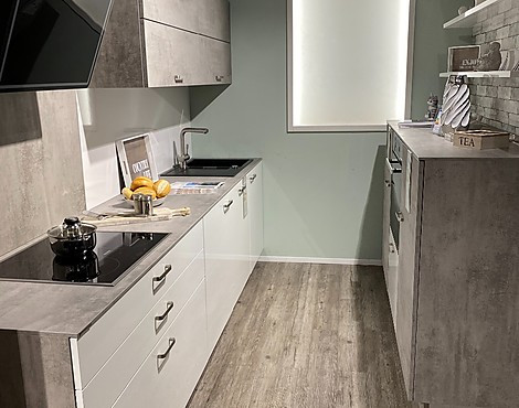 Moderne 2-zeilige Küche in Betonoptik + Miele Geräte - Lux
