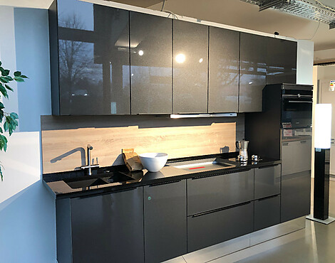 modere Küchenzeile mit 4 cm Naturstein massiv - Häcker Classic Cristall
