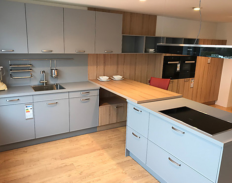 Küchenzeile mit Theke und Insel - AV5020 perlgrau / AV1095 Esche,