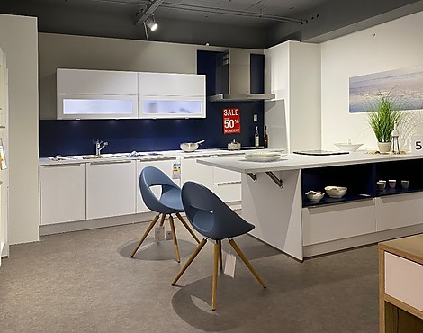 "Leidenschaft" weiß matte Ausstellungsküche mit Zubereitungs - Insel - Jaspis