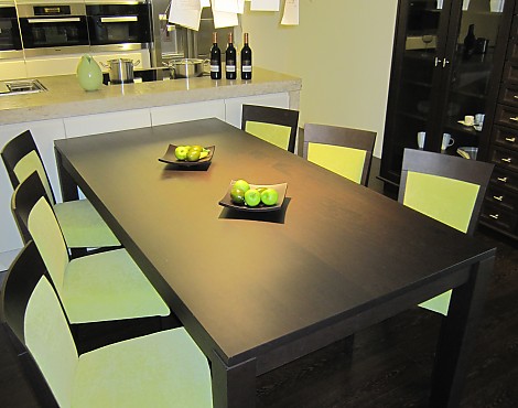 Essgruppe - 1 Tisch und 6 Stühle