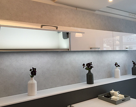 (Ausstellungsstück, Nobilia Küchen) - Nobilia Hängeschränke mit LED-Glas-Lichtboden, Pemiumweiß Ultra-HG