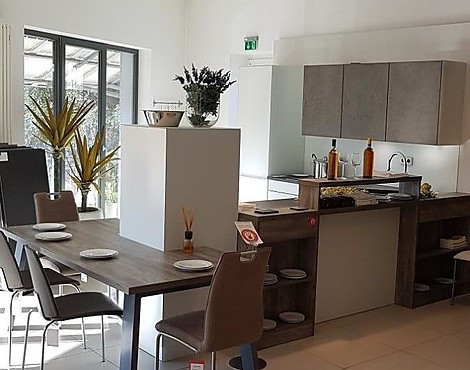 Premium-Küche mit Glas-Front und Keramik Arbeitsplatte - Planeo Vitrin