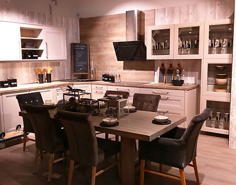 moderne Landhausküche mit viel Komfort -