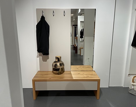 Garderobe - V2000