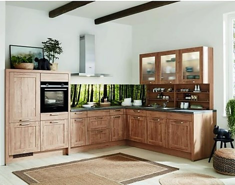 hübsche Holzküche mit Landhaus-Fronten - kleine L Küche Eiche Sierra mit 4 Siemens Geräten im Preis inkl.
