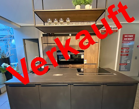 Hochwertige Inselküche in Farbkombination - TAR + CRE