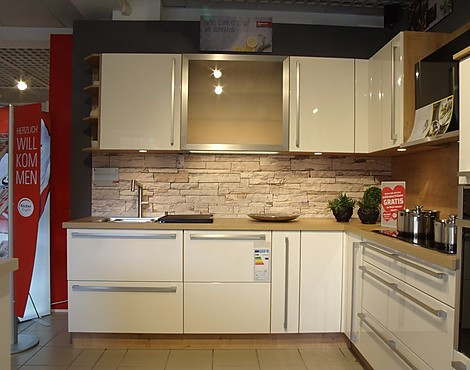 Moderne Einbauküche in L-Form mit Hochglanzfront - 555 Lux 816 Lack