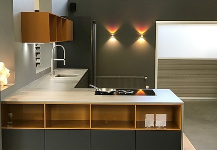 Grifflose L-Küche in Grau