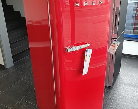 Standkühlschrank - Blickfang in rot - FAB28RR1