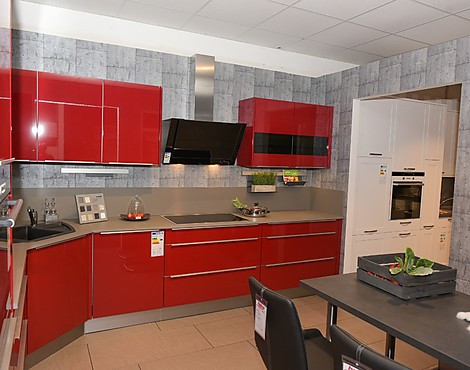 auffällige Küche in L-Form mit hochwertiger Keramik-Arbeitsplatte - Flash 501 Rot Hochglanz