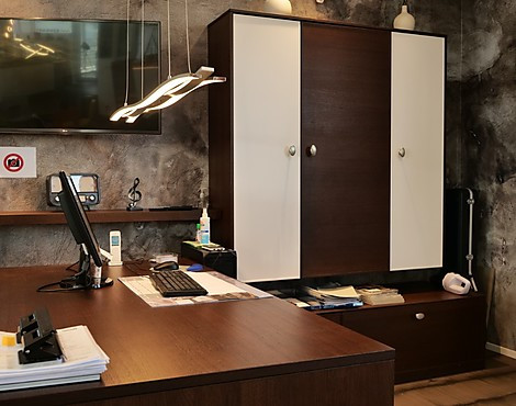 Büro Arbeitsplatz Eiche Cherry Furnier mit Mattlack Weiß - Häcker Büro