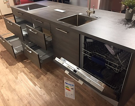 Inselküche mit Siemens Geräten - Modell Structura Gladstone oak/ Touch seidengrau