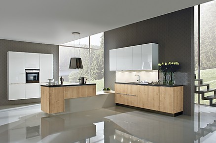 Moderne L-Küche mit Holzfronten Moderne L-Küche mit Holzfronten