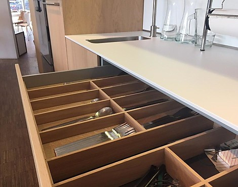 Kücheninsel Laminat weiss mit Hochschrankbereich Eiche structur - DFK2 Laminat Q8 alpinweiss und EIVS-Eiche structur vert. 56-naturgrau