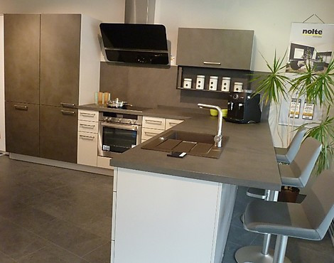 Nolte Design-Küche in Zement/Sahara - Nolte Lux / Portland