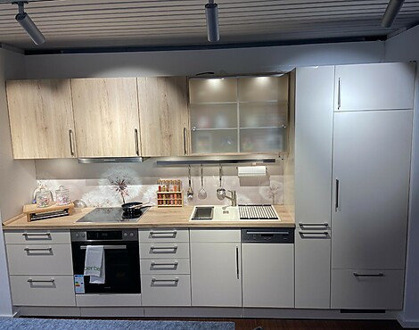 Häcker-Zeile Hochglanz Magnolia mit Schichtstoffarbeitsplatte, MIELE, Systemceram, Berbel - Laser brilliant Hochglanz, Magnolia