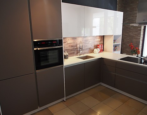 Steht im Studio Oberhaching - S19 Soft Lack / Nova Lack