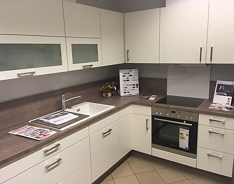 L - Küche Nobilia Feel weiß matt mit hochgebauten Geschirrspüler - 314 Feel / 810 Lack weiß matt