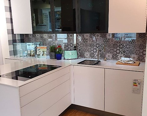 hochwertige Küche mit Glasfronten - AV5095