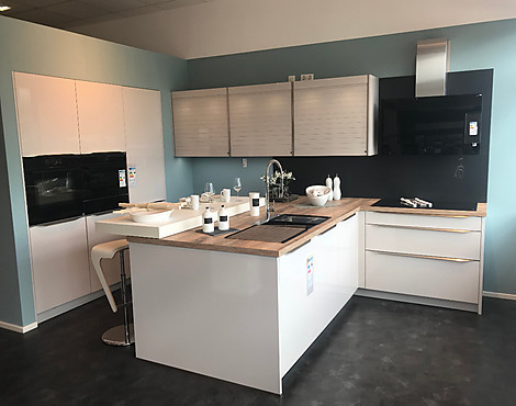 Schlichte Küche mit Dampfgarer und Falt-Hochschränken mit Touch / H / nochmals reduziert - Wir brauchen Platz! - KME 458 Satin Hochglanz Lack / H /