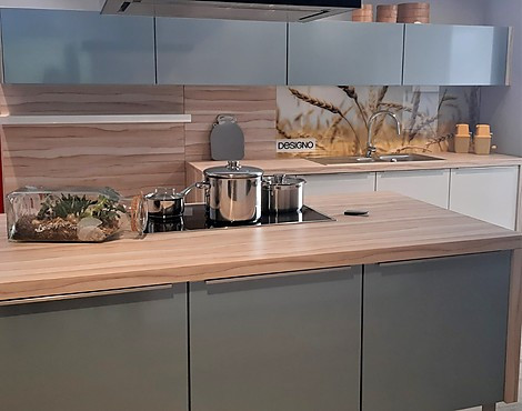 Nolte Küche in Apfel-Dekor - Designo Küche in weiß/mint glänzend
