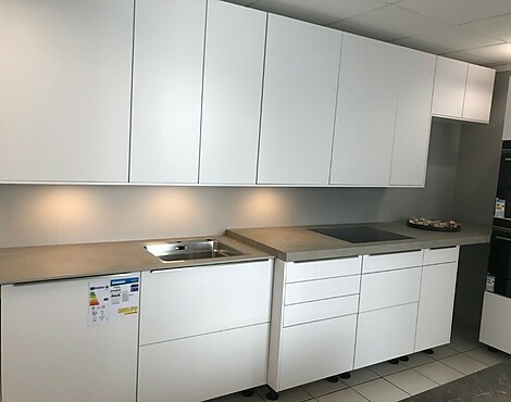 SieMatic Musterküche, Keramik Arbeitsplatte , matt weiß - SLS SimiLaque Kunststoff samtmatt titanweiß