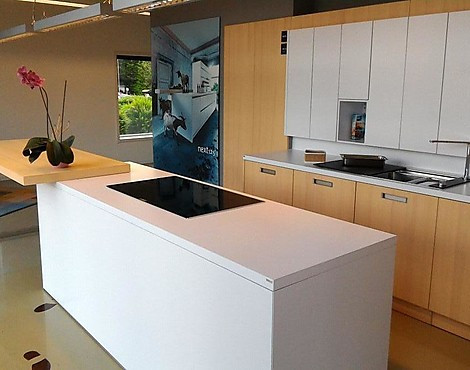 REDUZIERT auf 16.699,- Euro Traumhafte moderne Küche mit Echtholzfurnier - NX800 -K119 Solid polarisweiss / NX620-F830 Tanne gebürstet