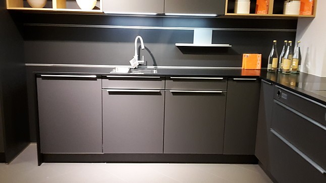 Schüller Musterküche Elegante Einbauküche Glasline matt