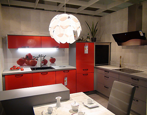 Moderne Markenküche rot hochglanz/anthrazit matt incl. hochwertiger Margengeräte - Gloss rot hochglanz/Laser anthrazit matt