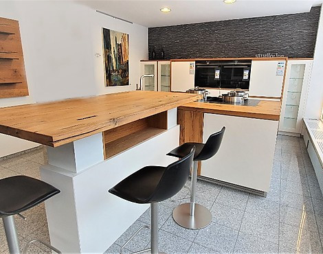 Schreinerküche - Block mit Insel und Höhenverstellbaren Ansatzmodul - MK Life Eiche furniert / Weiß lackiert