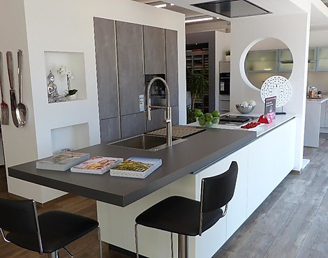 Desingküche Grifflos - Porto Lack weiß matt /Celine Concrete grey Kunststoff