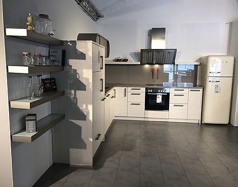 Moderne L-Küche in heller Holzoptik - Lima