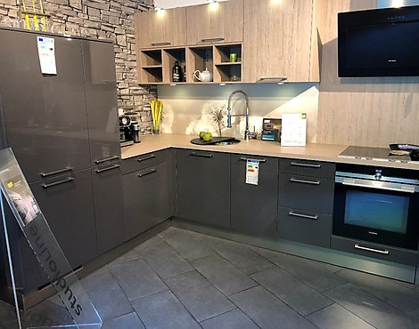Hochglanz Küche mit Eiche seidengrau - Stratos Carbon metallic Eiche Seidengrau