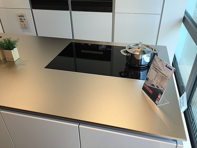 Poggenpohl musterküche luxusküche mit steelart arbeitsplatte ...