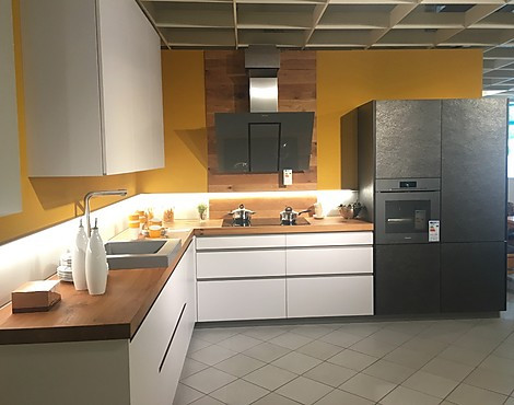 Küche mit Echtholzarbeitsplatte und Steinfurnier - AV6000 / AV7030
