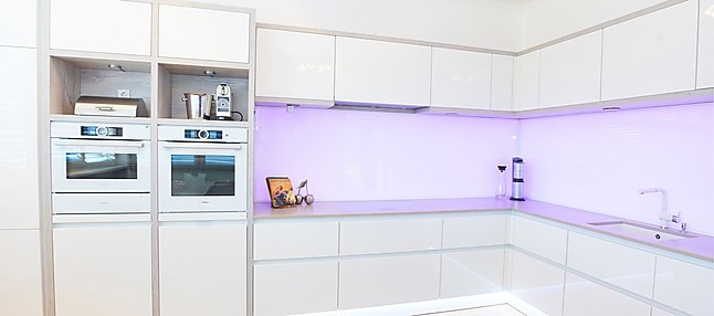 Con Komplette Kuche Moni S 260 Cm Verschiedene Farbkombinationen Hochglanz Neu Vanilla Violett Amazon De Kuche Haushalt