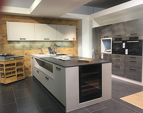 Industrialstyle mit hochwertigster Miele Ausstattung und Weinkühlschrank - New York Schleiflack Stahldesign / Sinis Mattlack Kaschmir