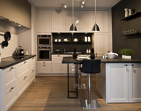 913 Como Hochglanzlack Rahmenfront - 913 Como XL 7156 mit Dekton Stein-Arbeitsplatte Laos