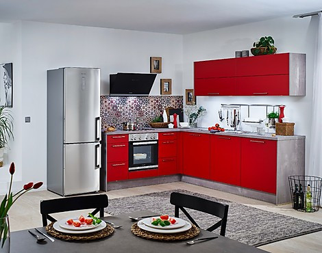 6729/1 - Kleine L-Küche in Chillirot mit Nischenrückwand