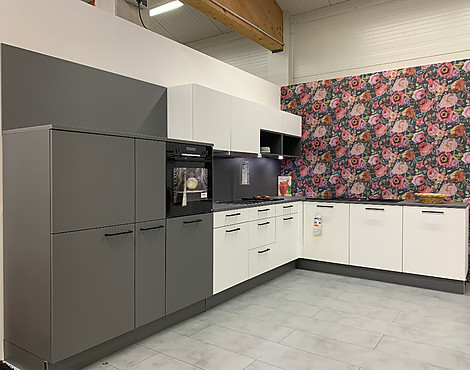Nolte Ausstellungsküche - F17, 961 Lacklaminat, Weiß softmatt und QGD Quarzgrau matt