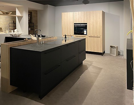 Traumküche URBAN - Urban SC45 schwarz samtmatt mit SC10 eiche siena NB