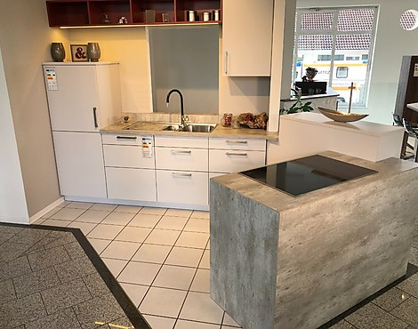 moderne Küche mit Insel - Porto moonlightgrey seidenmatt lackiert Nr. 9