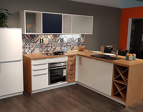 Moderne Natürlichkeit in Holz und Lack - BIELA 4234 Kristallweiß-Satin / Asteiche-Natur