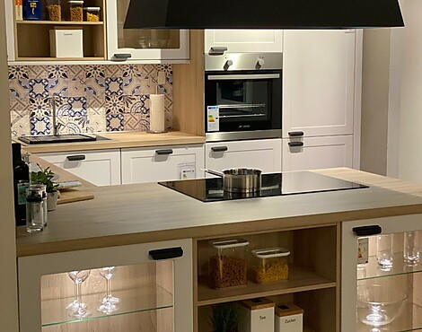 moderne Küche im Scandi-Chic - Credo in Alpinweiß mit Eiche Virginia