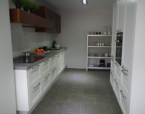Hochwertige Küche mit Echthozrahmenfronten - CASA