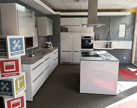 Moderne Lackküche mit Insel und Stein - Nobilia Lux Seidengrau