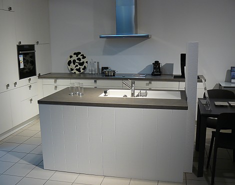 Traumküche in Echtholz Asteiche weiss Rille15cm - KH-System-Möbel 58915
