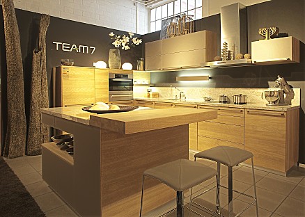 Moderne Holzküche von TEAM 7